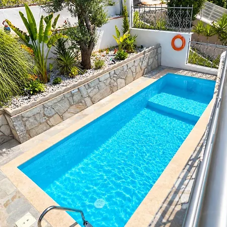 Sea View Complex With Shared Pool * וולוס